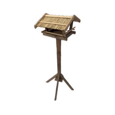 Hranilica za ptice na nozi